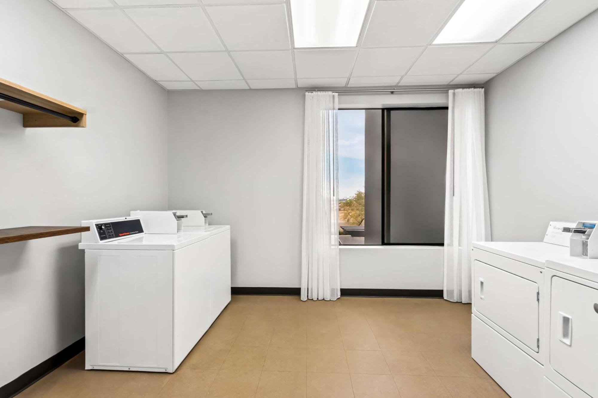 Spark By Hilton Phoenix East Mesa Extérieur photo